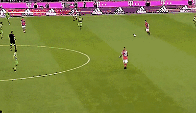 北京時(shí)間4月13日凌晨，歐冠四分之一決賽首回合，皇馬在客場(chǎng)2-1逆轉(zhuǎn)拜仁，下半場(chǎng)比賽，C羅梅開二度，完成了歐戰(zhàn)（歐冠97球）百球里程碑，成為了歐戰(zhàn)歷史第一人。