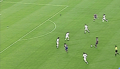 北京時(shí)間4月13日凌晨，歐冠四分之一決賽首回合，皇馬在客場(chǎng)2-1逆轉(zhuǎn)拜仁，下半場(chǎng)比賽，C羅梅開二度，完成了歐戰(zhàn)（歐冠97球）百球里程碑，成為了歐戰(zhàn)歷史第一人。