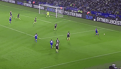 北京時(shí)間4月13日凌晨，歐冠四分之一決賽首回合，皇馬在客場(chǎng)2-1逆轉(zhuǎn)拜仁，下半場(chǎng)比賽，C羅梅開二度，完成了歐戰(zhàn)（歐冠97球）百球里程碑，成為了歐戰(zhàn)歷史第一人。