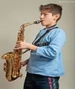 絲竹入耳悠長(zhǎng)，點(diǎn)滴英文留香。