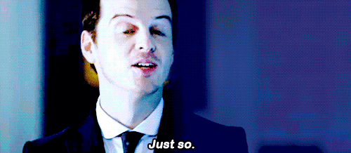 問別人名字，不要再說What is your name啦